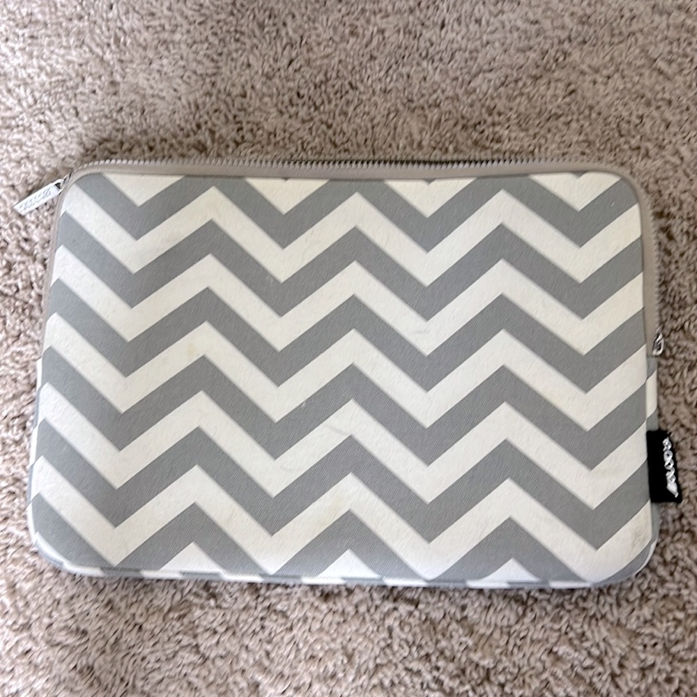 Zig Zag Padded & Soft Lined 13” -15” Laptop Case